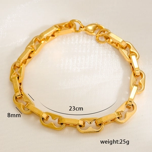 Detail of 18K gold plated 8mm coffee bean link bracelet with 23cm length and lobster clasp