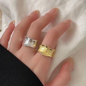 Minimalist irregular hammered S925 silver rings in gold and silver finish for women