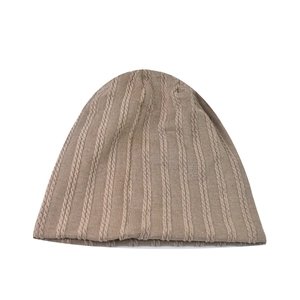 Bonnet en maille torsadée marron pour homme et femme avec texture côtelée élégante