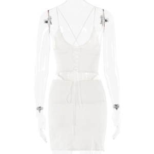 Vue arrière détaillée de l'ensemble deux pièces en tricot blanc avec lacets croisés au dos