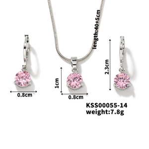 Dimensions détaillées pour l'ensemble bijoux collier et boucles d'oreilles rose