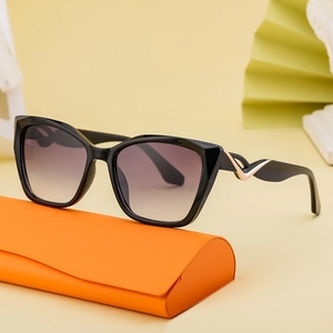 Cat Eye Sunglasses For Women UV400 Protection PC Frame Gradient Lenses Fashion Trendy Street Style Metal V Decoration