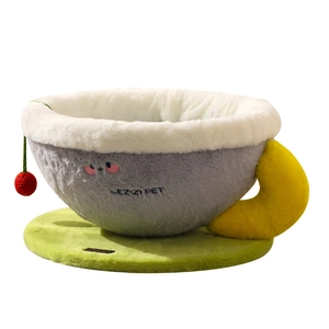 Cuccia per gatti a forma di tazza da caffè in peluche grigio con bordo in finta pelliccia
