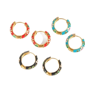 Golden stainless steel hoop earrings with vintage enamel flower patterns in red and black