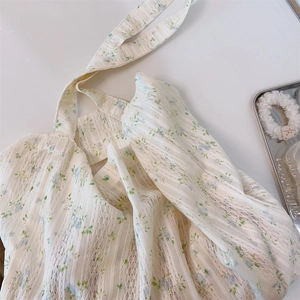 Detail of floral lace tote bag with delicate embroidery and fresh pastoral pattern