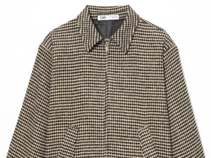 Gros plan sur la texture pied-de-poule en laine tissée noire, blanche et marron
