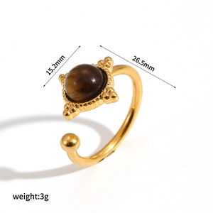 Détails de la bague en acier doré avec œil de tigre et dimensions précises indiquées