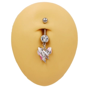 Piercing de nombril en argent avec pendentif aile rose et cristal sur mannequin