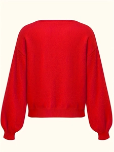Vista trasera de un jersey de punto rojo suelto con cuello de pico y puños acanalados