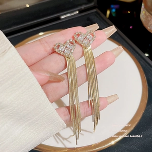 Elegant gold heart earrings with long tassel chains and sparkling rhinestones for women