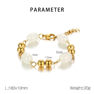 Detail showing resin and golden metal beads with dimensions and lobster clasp