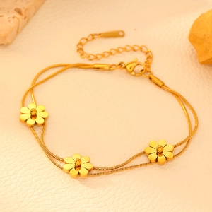 Detail of a 18k gold plated double-layer floral bracelet with lobster clasp and extender