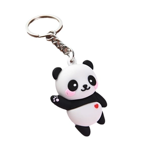 Süßer Panda Schlüsselanhänger mit Herz und rosa Pfoten auf weißem Grund