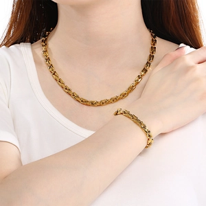 Minimalist 18k gold plated square link necklace and bracelet set worn by model