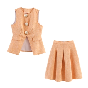 Gilet Sans Manches En Tweed Pour Femmes Et Jupe Plissée Haut Élégant Avec Boutons Coquillages Dorés