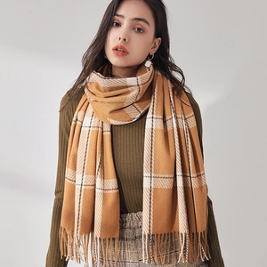Écharpe d'hiver à carreaux jaune doux pour femmes avec franges style cachemire