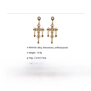 Infos sur la taille et le matériau des boucles d'oreilles croix de couronne