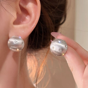 Luxury 18K Gold Plated Copper Zirconia Oval Brushed Stud Earrings With Silver Earring Post Retro Light Luxury Women Fashion Jewelry