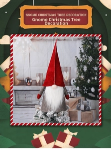 Détail d'un gnome nordique avec chapeau en feutre rouge et barbe blanche de Noël