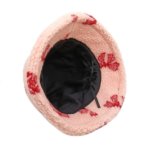 Chapeau bob en polaire rose avec motifs jacquard et cordon de serrage ajustable