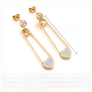 Vue détaillée de boucles d'oreilles cœur trombone avec strass en or et acier