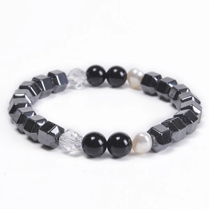 Detailed shot of 8mm agate beads with natural freshwater pearls on a beaded bracelet