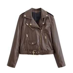 Dunkelbraune Damen Bikerjacke aus Kunstleder mit goldenen Reißverschlüssen und Gürtel