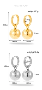 Detailed dimensions of round metal ball earrings in gold and silver mirror finish