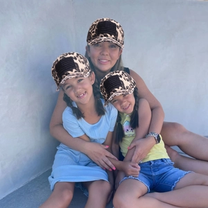 Leopard print parent-child baseball caps with American flag patch for stylish sun protection