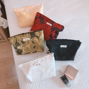 Women Embossed Floral Jacquard Cosmetic Bag Elegant Vintage Travel Toiletry Pouch Zipper Canvas Clutch Organizer