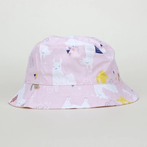 Dettaglio cappello alla pescatora rosa per bambini con alpaca e cactus colorati