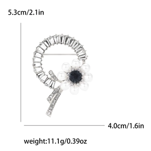 Detailed size view of silver flower brooch with pearls and rhinestones 5.3cm x 4.0cm