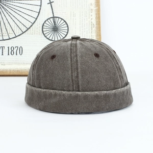 Détail du bonnet docker marron foncé délavé vintage avec œillets d'aération latéraux