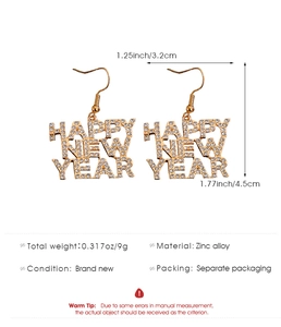 Detail met afmetingen en materiaal van gouden Happy New Year strass oorbellen