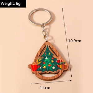 Vue détaillée du porte-clés en bois en forme de goutte avec sapin de Noël et dimensions