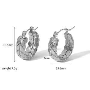 Detailed view of 18K gold stainless steel wheat ear earrings with 19.5mm diameter