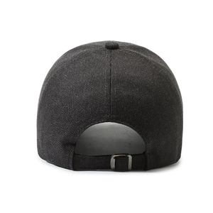 Vue arrière d'une casquette gris foncé avec boucle en métal et sangle ajustable