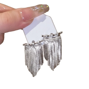 Boucles d'oreilles pendantes à pampilles plaquées or 14K avec zircons au style minimaliste