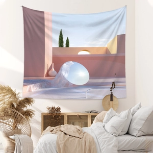 Detail eines surrealistischen Wandteppichs mit rosa und weißen Tönen im Schlafzimmer