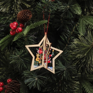 Gros plan d'un ornement de Noël en bois en forme d'étoile avec sculpture 3D et corde rouge