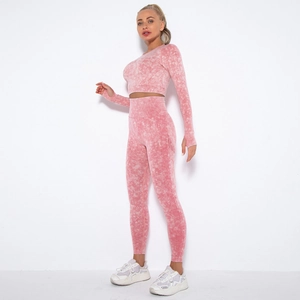 Nahtloses Yoga-Set in Rosa Marmor mit Langarm-Crop-Top und High-Waist-Leggings