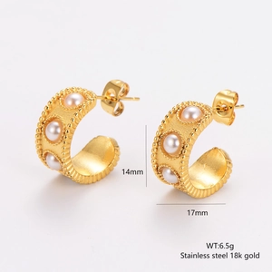 Detail view of C-shaped 18k gold plated earrings with pearls, size 14mm by 17mm