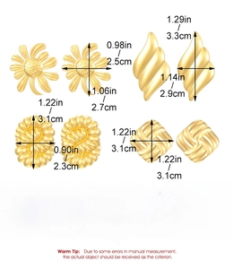 Detailed size guide for gold stainless steel earrings with daisy and oval patterns