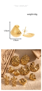 Detail view of heart-shaped gold steel earrings with 1.72cm x 1.79cm size annotation