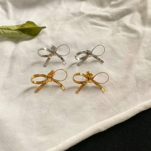 Orecchini a perno con fiocco in acciaio inossidabile oro e argento su tessuto