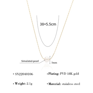Detailed view of a gold-plated titanium necklace with 7mm natural freshwater pearl