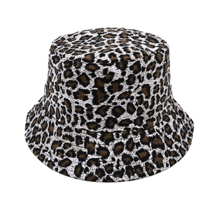 Fashionable leopard print bucket hat with reversible double-sided sun protection design