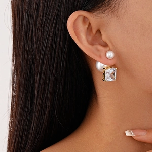 Boucles d'oreilles double face en perles dorées avec cristaux de zircon carrés