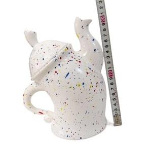 Detailed scale measurement showing the 22cm height of the white spotted ceramic canister