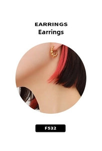 Boucles d'oreilles perlées plaquées or 18 carats avec un design minimaliste en sphères